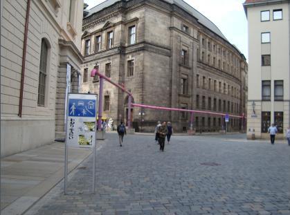 Verkehrsberuhigter Bereich mit weicher Trennung in Dresden (Neumarkt)